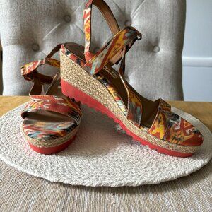 NWT Women's Tamaris Wedge Sandals.  Discount Shipping